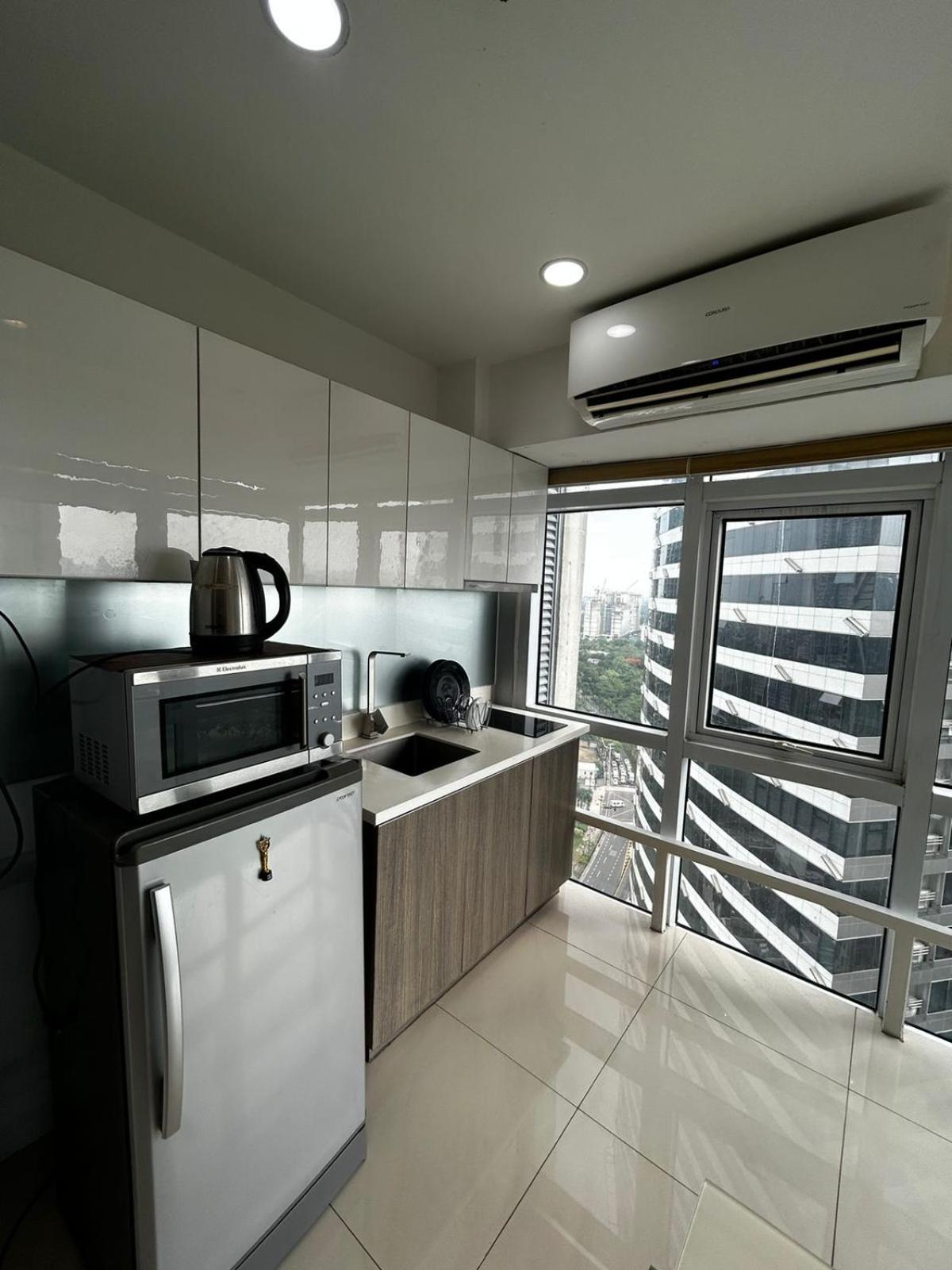 Oasis Regency @ Fort Victoria Bgc Taguig Ngoại thất bức ảnh